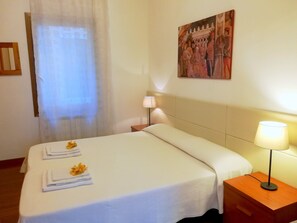 2 Schlafzimmer, Bügeleisen/Bügelbrett, Reisekinderbett, kostenloses WLAN