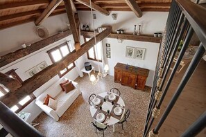 Interior - Overlooking the Grand Canal, a small loft on two levels (Venezia)