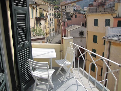 Cinque Terre, Riomaggiore, apartment overlooking the village and sea