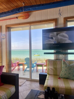 Smart TV, books - SAILBEACH Spanish Wells (Spanish Wells)