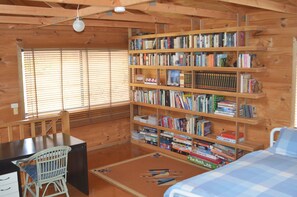 4 bedrooms, desk, iron/ironing board, free WiFi