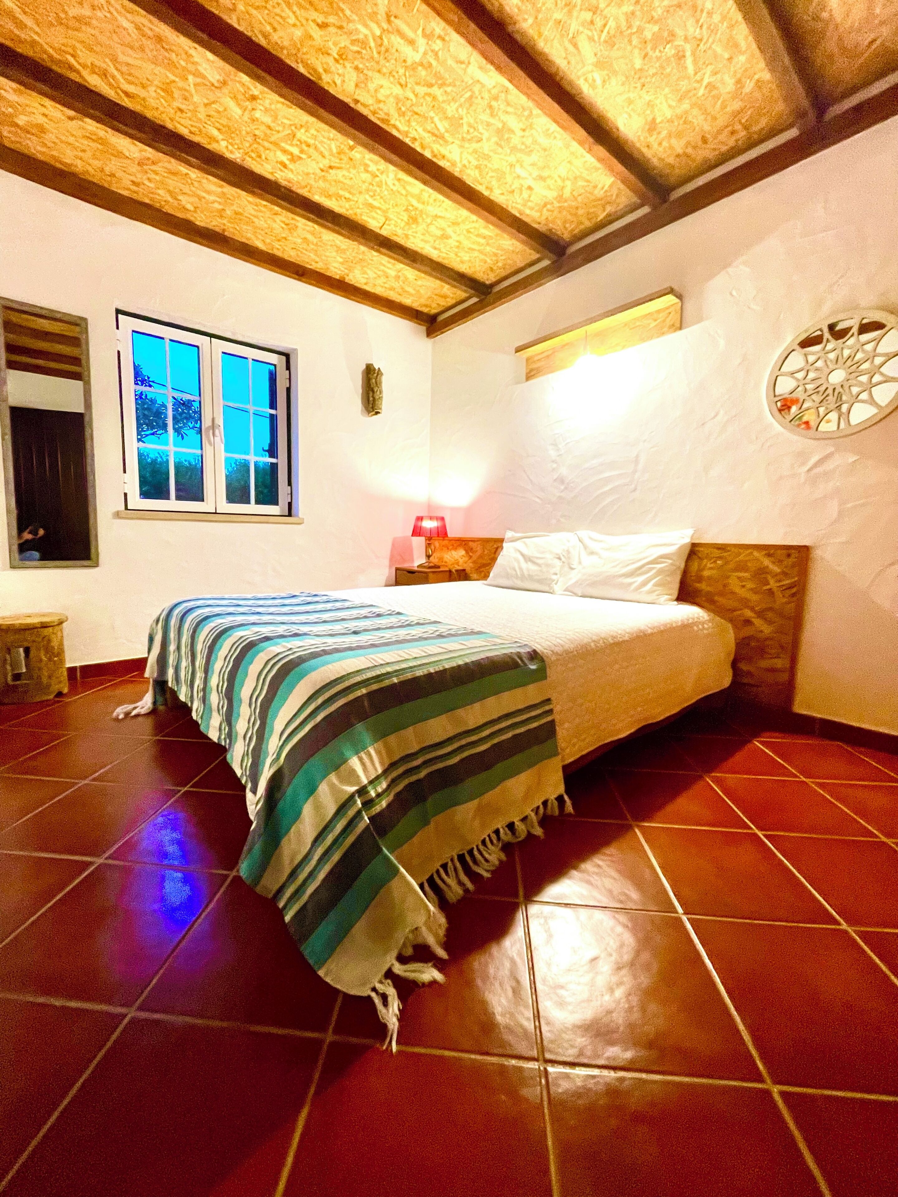 2 habitaciones, tabla de planchar con plancha y wifi gratis 