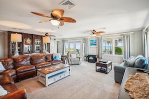 TV, video games, DVD player - Isle Of Palms, Luxury Oceanfront Home with Hot Tub (NORTH MYRTLE BEACH)