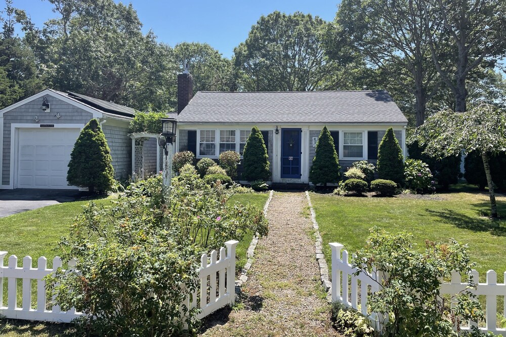 Updated clean home near best beaches, restaurants, & fun! Perfect location!
