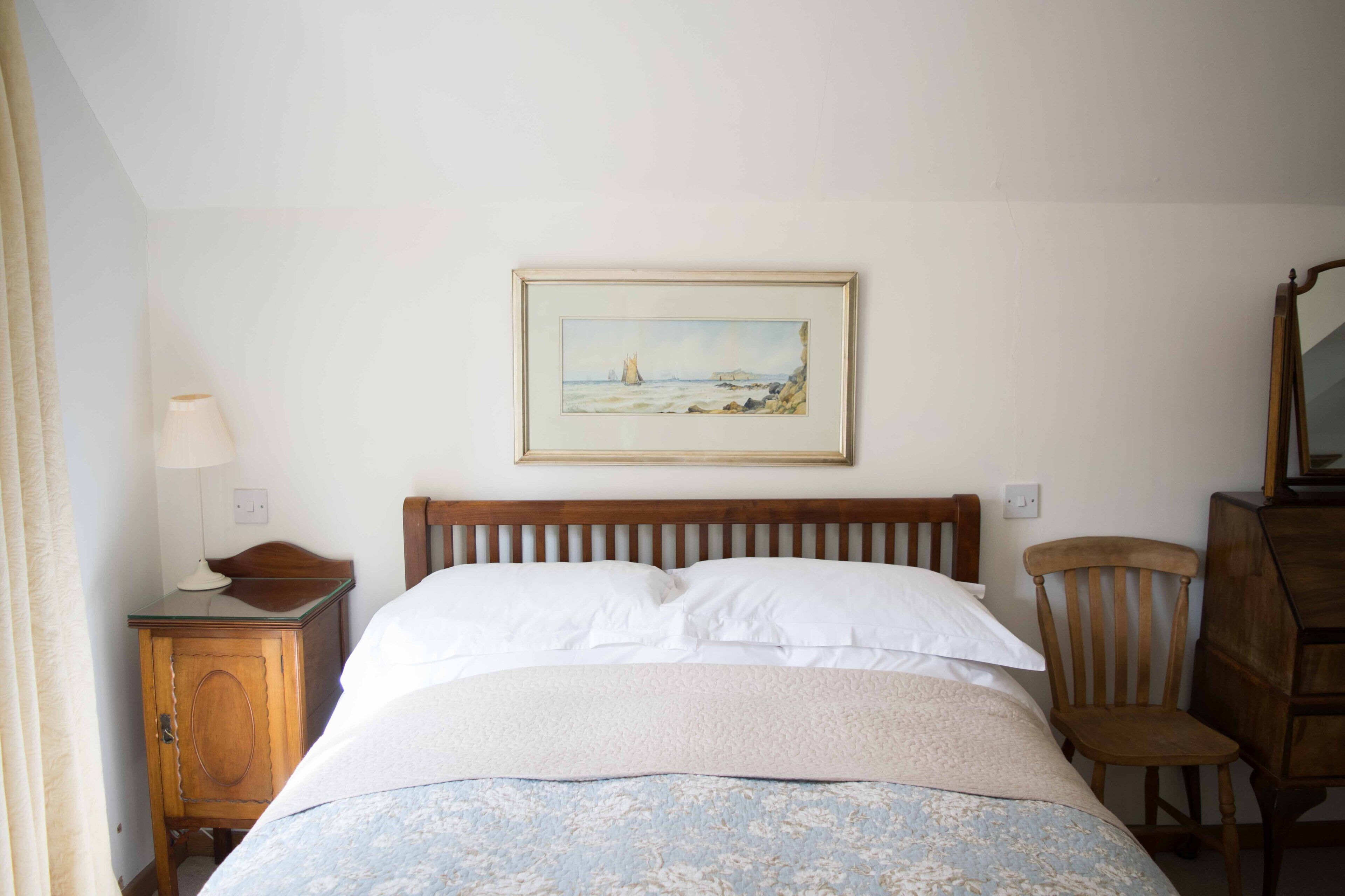 Vaughans of Shere - Stunning central village apartment