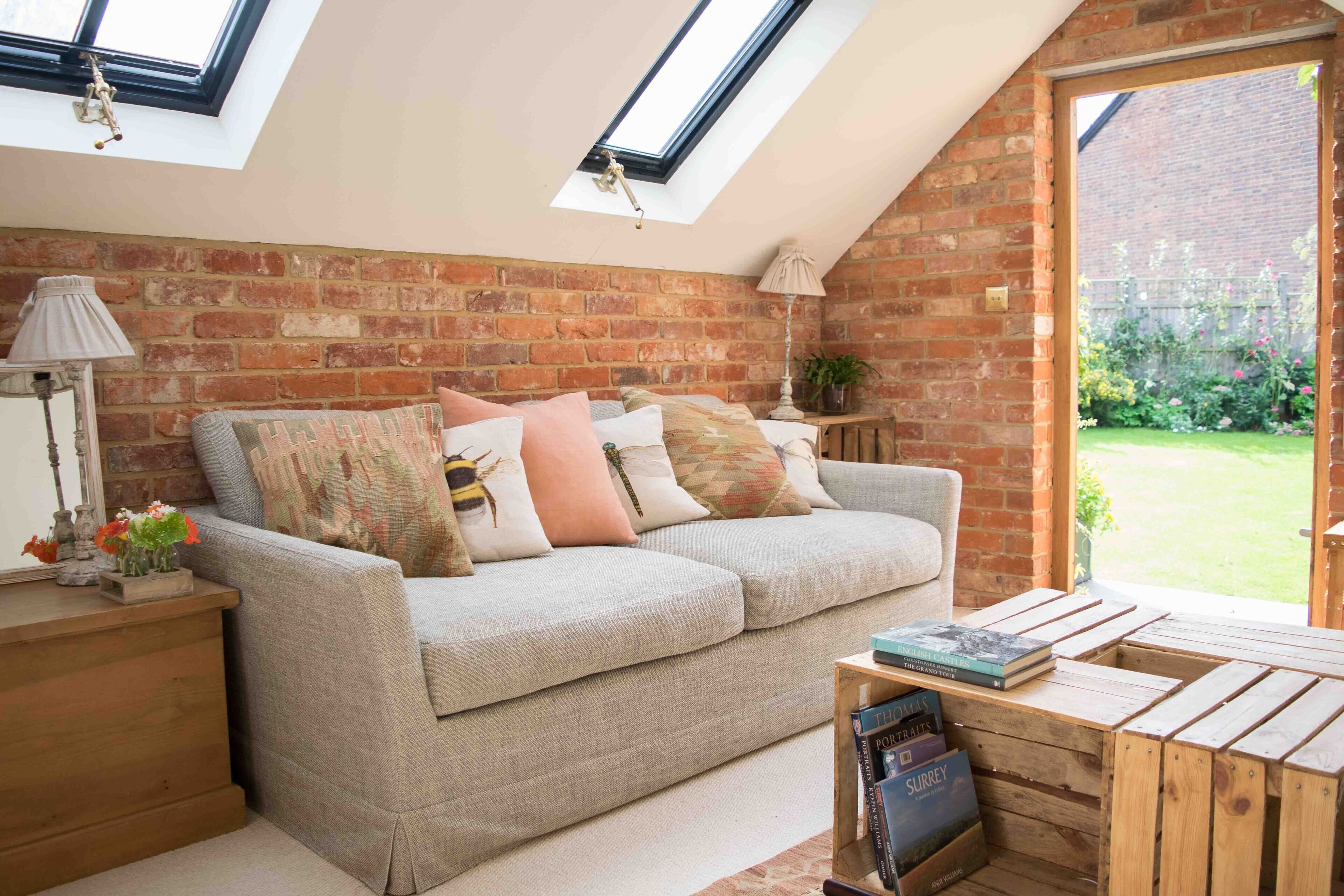 Vaughans of Shere - Stunning central village apartment