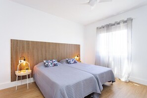 3 bedrooms, iron/ironing board, WiFi, bed sheets