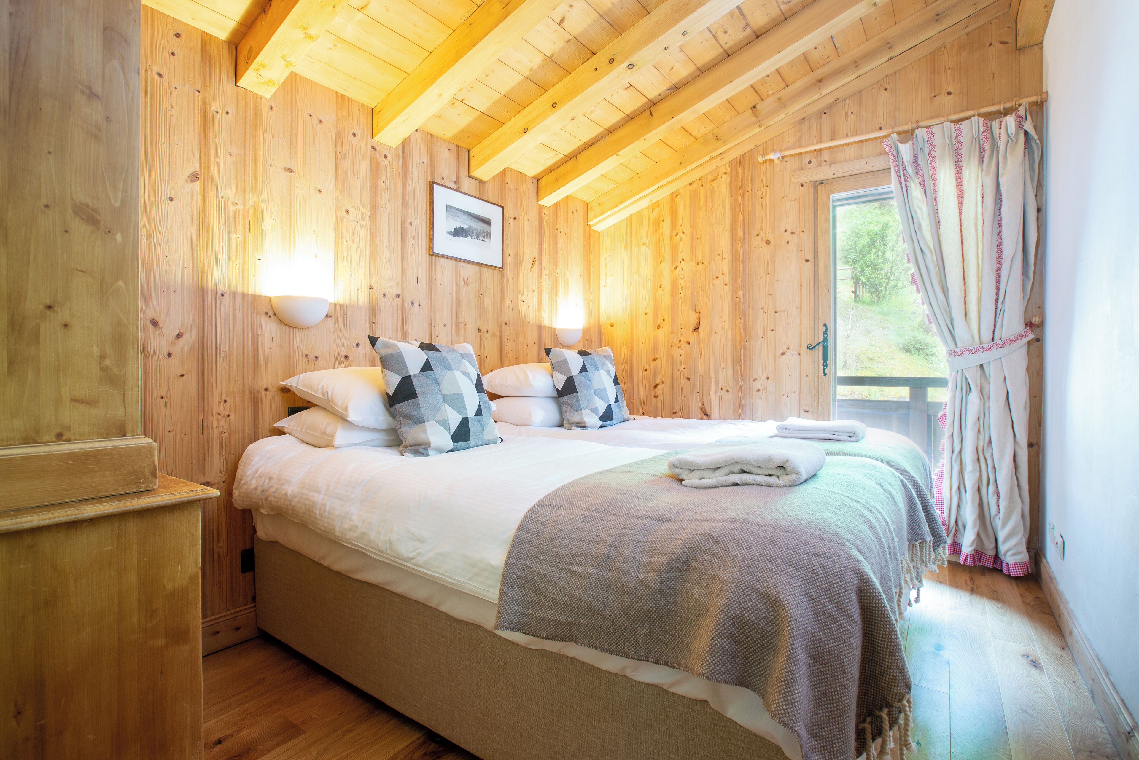 5 chambres, fer et planche à repasser, Wi-Fi gratuit, draps fournis