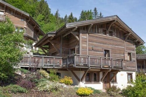 Ski in Skihütte. Großartige Lage am Pleney. 5 Schlafzimmer für 10 Personen.