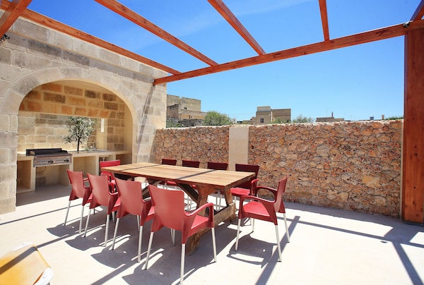 Villa In Tranquilla Posizione Centrale, Giardino, Piscina Privata. Completamente Air-condition - Malta