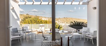 IN AVOLA, ZWISCHEN NOTO UND SIRACUSA, NEUE VILLA MIT PRIVATEM POOL
