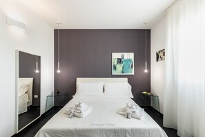 3 bedrooms, desk, iron/ironing board, free WiFi - IN AVOLA, BETWEEN NOTO AND SIRACUSA, NEW VILLA WITH PRIVATE POOL (Avola)