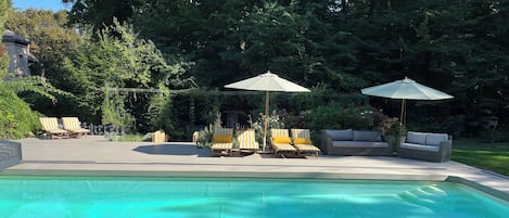 Piscina all'aperto, una piscina riscaldata