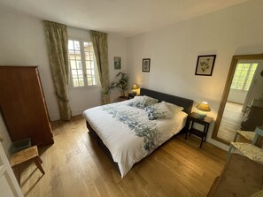 4 habitaciones, tabla de planchar con plancha y wifi gratis 