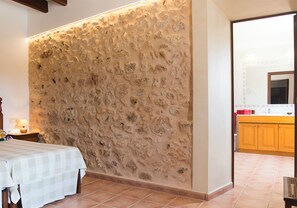 4 Schlafzimmer, Zimmersafe, Bügeleisen/Bügelbrett, kostenloses WLAN