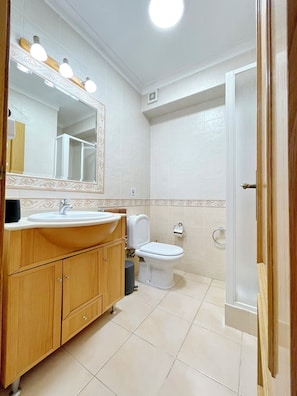 Doccia, bidet, asciugamani