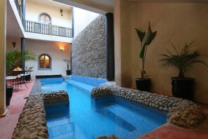 Indoor pool - Private RIAD with heated pool, Jacuzzi and hotel service. 5 suites (Marrakech)