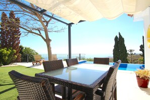 Outdoor dining - Luxurious Chalet for 6 people, Wifi, private heated pool, at 8 min to the beach (Adeje)