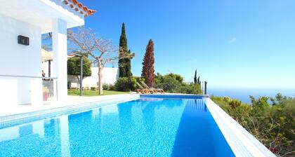 Grande villa pour 6p., WiFi, piscine chauffée à 8 minutes de la plage