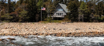 PRIVATE OCEANFRONT RETREAT - LARGE DECK, PANORAMIC VIEWS, MINUTES FROM ACADIA