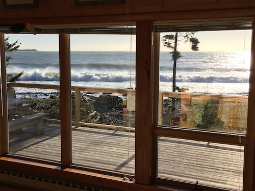 PRIVATE OCEANFRONT RETREAT - LARGE DECK, PANORAMIC VIEWS, MINUTES FROM ACADIA