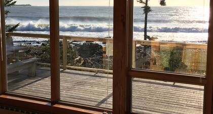 PRIVATE OCEANFRONT RETREAT - LARGE DECK, PANORAMIC VIEWS, MINUTES FROM ACADIA