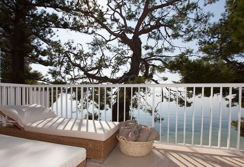 Luxury apartment in front of the sea with beautiful views