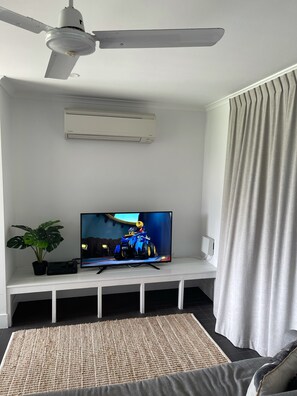 Interior - Compact single level home with pool and huge fenced yard  (South Mackay)