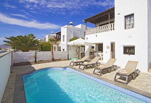 A heated pool - 3 Bed Villa, Private Heated Pool Central Puerto Del Carmen, Fantastic Locatio (Tías)