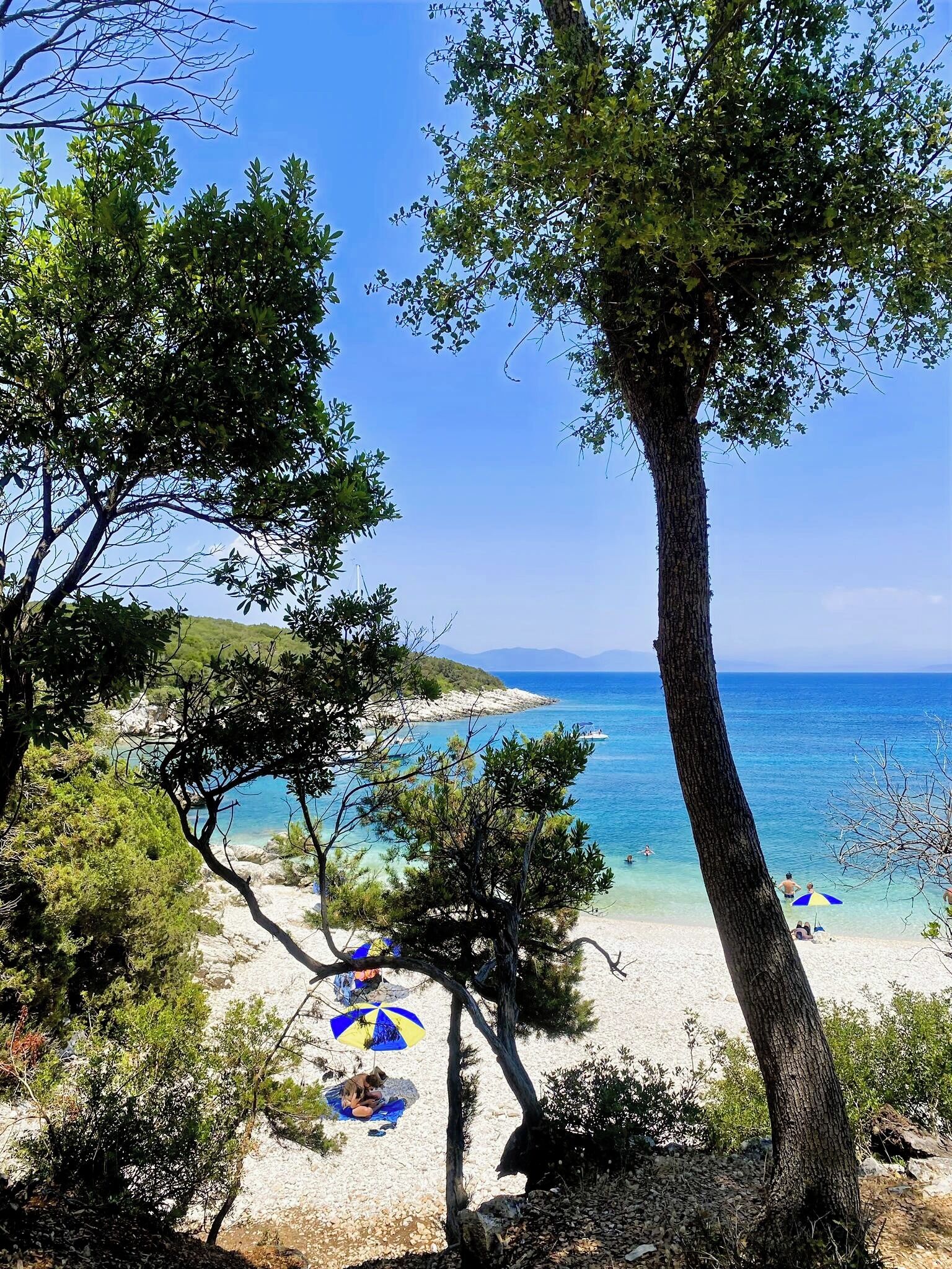 Beach nearby, sun loungers, beach towels