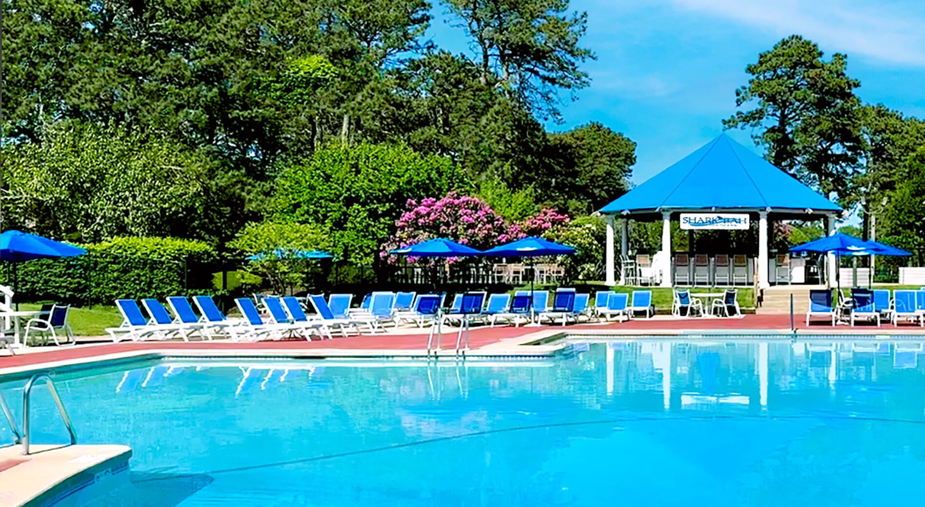 Innendørsbasseng og utendørsbasseng