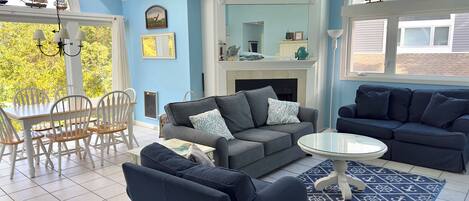 Smart TV, videojuegos, reproductor de DVD y libros