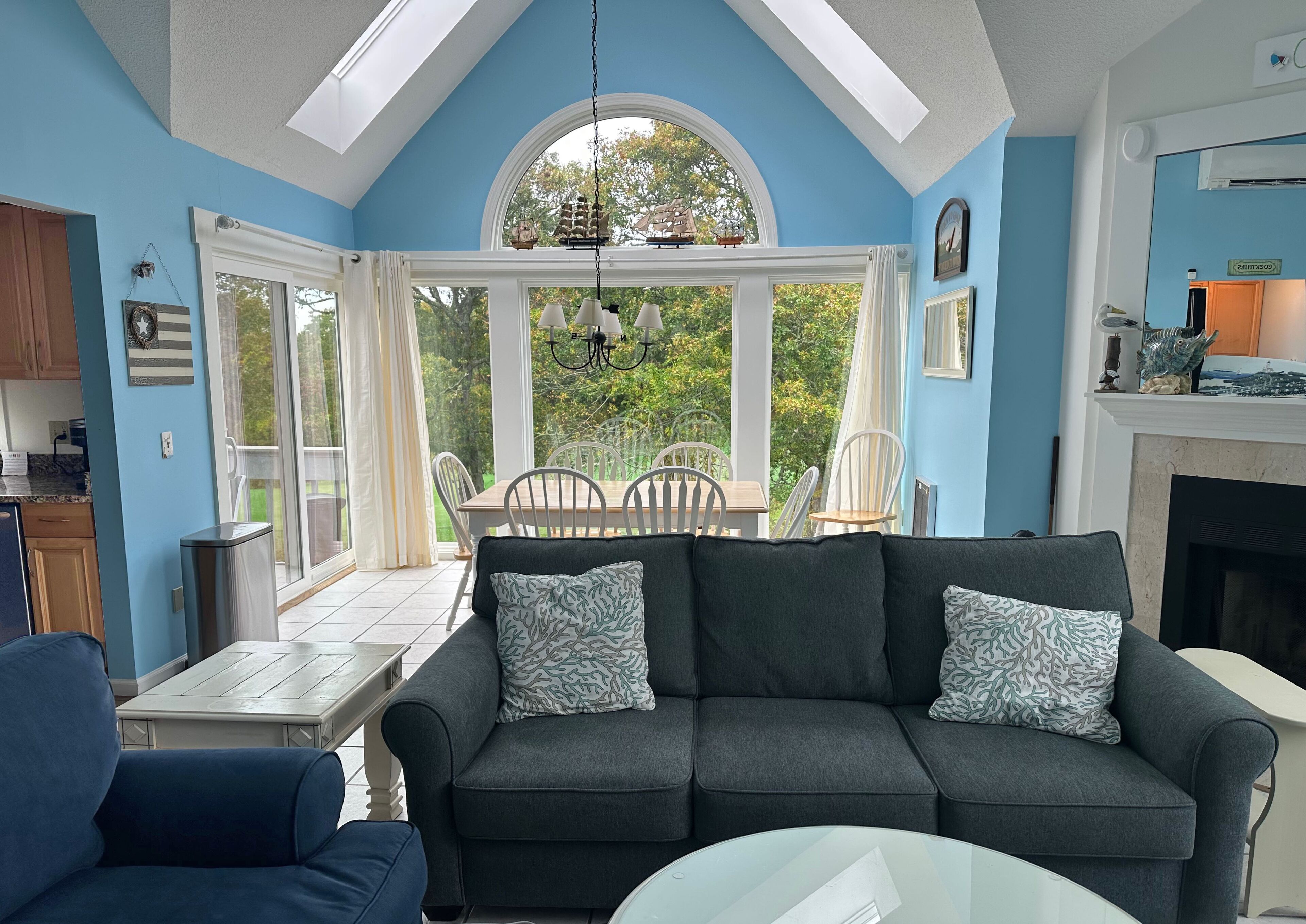 Smart-TV, videospill, DVD-spiller og bøker