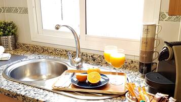 Fridge, microwave, oven, coffee/tea maker