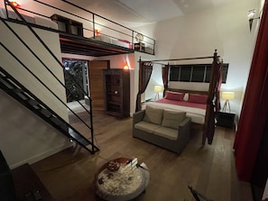 5 bedrooms, in-room safe, desk, soundproofing