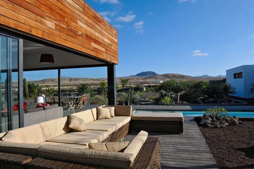 TARJOUS Luxury Villa 450 m², lämmitetty uima-allas 29 °, Wifi, 12 px