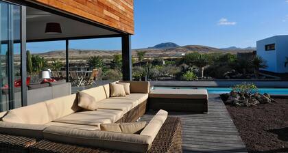 TARJOUS Luxury Villa 450 m², lämmitetty uima-allas 29 °, Wifi, 12 px