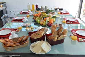 Outdoor dining - VILLA LA LAGUNA-450 m²-Heated swimming pool-Natural park view-Wifi-12 px (La Oliva)
