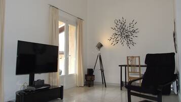 TV connectée, lecteur de DVD, livres, vidéothÚque