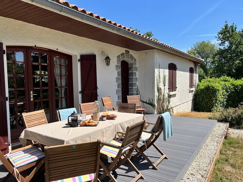 Family friendly 5 bedroom Gite with Private Heated Pool Set In 1 Acre