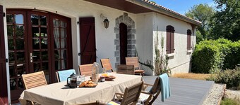 Familienfreundliche 5-Zimmer-Gite mit eigenem beheizten Pool Set in 1 Hektar