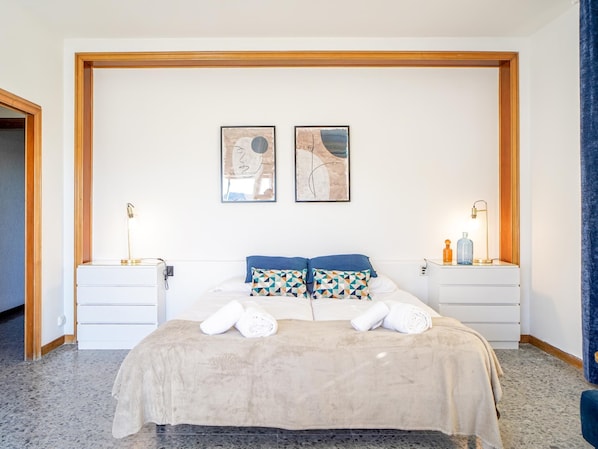 6 habitaciones, tabla de planchar con plancha, internet y ropa de cama 
