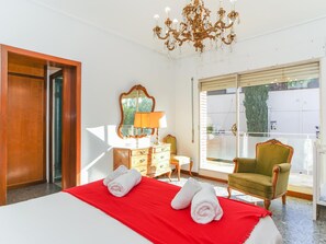 6 habitaciones, tabla de planchar con plancha y acceso a internet