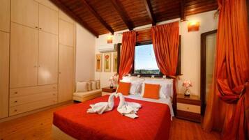 4 bedrooms, in-room safe, iron/ironing board, WiFi