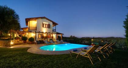 Villa Verde, sur la colline avec des vues spectaculaires sur la mer et piscine privée