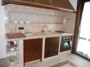 Refrigerador, horno, placa de cocina, cafetera/tetera