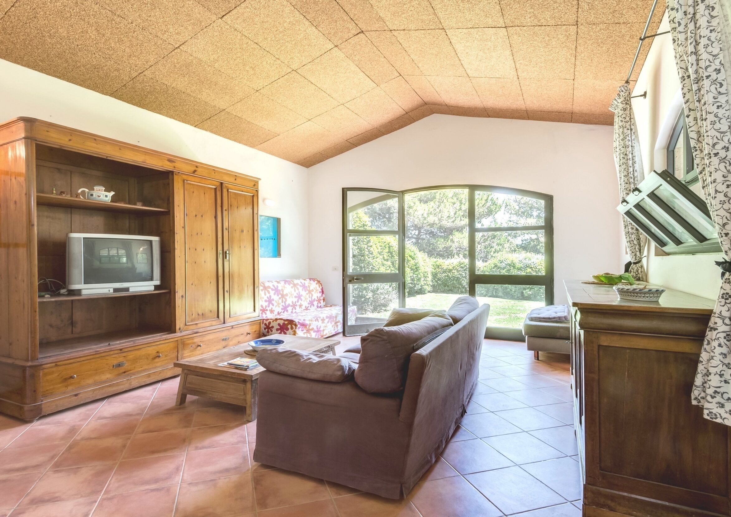 Beautiful, large villa in the Tuscan countryside, near the seacost