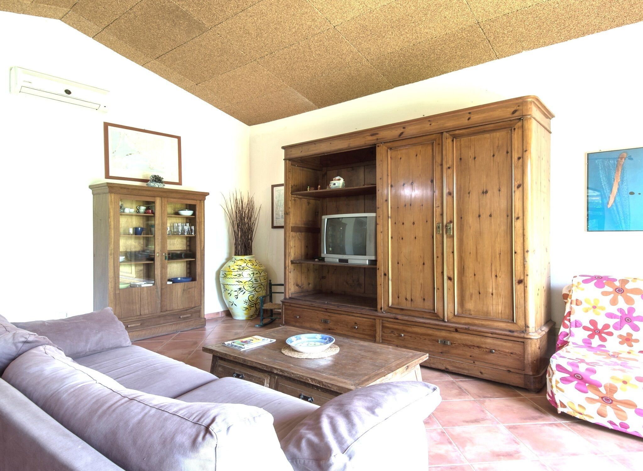 Beautiful, large villa in the Tuscan countryside, near the seacost