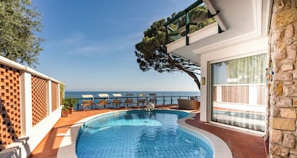 Wonderful luxury villa by the sea in the heart of the Sorrento coast