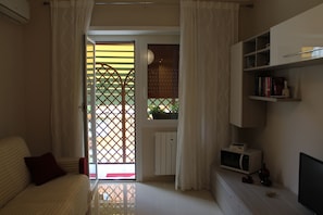 TV - Casa Tevere apartment in the heart of Rome. Near Trastevere (Roma)